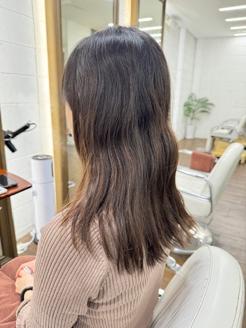 学芸大学 美容室に、Hair Esthe Hi-Deは、あります。学芸大学 美容院に、Hair Esthe Hi-Deはあります。Hair Esthe Hi-Deは目黒区学芸大学駅近くの美容室です。Hair Esthe Hi-Deは、東急東横線沿い駅近くの美容室です。Hair Esthe Hi-Deは、東急東横線沿い駅近くの美容院です。祐天寺美容室近くにも、Hair Esthe Hi-Deはあります。祐天寺美容院近くにも、Hair Esthe Hi-Deはあります。Hair Esthe Hi-Deは目黒区学芸大学駅近くの美容院です。Hair Esthe Hi-Deは目黒区学芸大学駅近くの美容室です。Hair Esthe Hi-Deは髪にやさしく、が綺麗に艶髪になります。Hair Esthe Hi-Deは、カットがとても上手いです。Hair Esthe Hi-Deは、オシャレです。学芸大　美容院　Hair Esthe Hi-Deは、とても人気があります。学芸大　美容室　Hair Esthe Hi-Deは、40代50代60代女性に人気があります。得にボブやショートスタイルが得意で、スタイルがより立体的になります。なので立体感カットが、お客様に人気です。切りっぱなしボブカやマッシュショートも上手いです。なのでショートカットも上手いです。もちろんボブカットも上手いです。カラーも評判よく、ニューアマトラカラーがお客様に高評価です。オーガニックなヘアカラー　香草カラー色葉も人気です。ヘアマニキュアも保湿があり好評です。40代大人女性のお客様が多いです。40代ボブや40代ショートも得意です。50代大人女性も多いです、50代ボブや50代ショートも得意です。50代女性のカットは全般的に得意です。脱白髪染めハイライトカラーも好評です。60代大人女性も多いです。60代女性のカットも得意ですし、上手いと言われます。パーマもとても上手く、　クリープパーマがお客様に高評価クリープパーマしながら、髪は綺麗になります。男性のお客様もいらっしゃいます。男性のお客様は2割位です。Hair Esthe Hi-Deは、オープンした2003年からヘッドスパ「クリームバスヘアエステ」を提供しています。ヘッドスパ「クリームバスヘアエステ」は、頭皮の汚れを落とし且つ頭皮の保湿効果もあり髪に栄養を与え、艶々になります。プレミアム髪質改善トリートメントも大好評です。