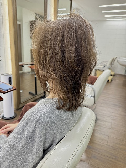 学芸大学 美容室に、Hair Esthe Hi-Deは、あります。学芸大学 美容院に、Hair Esthe Hi-Deはあります。Hair Esthe Hi-Deは目黒区学芸大学駅近くの美容室です。Hair Esthe Hi-Deは、東急東横線沿い駅近くの美容室です。Hair Esthe Hi-Deは、東急東横線沿い駅近くの美容院です。祐天寺美容室近くにも、Hair Esthe Hi-Deはあります。祐天寺美容院近くにも、Hair Esthe Hi-Deはあります。Hair Esthe Hi-Deは目黒区学芸大学駅近くの美容院です。Hair Esthe Hi-Deは目黒区学芸大学駅近くの美容室です。Hair Esthe Hi-Deは髪にやさしく、が綺麗に艶髪になります。Hair Esthe Hi-Deは、カットがとても上手いです。Hair Esthe Hi-Deは、オシャレです。学芸大　美容院　Hair Esthe Hi-Deは、とても人気があります。学芸大　美容室　Hair Esthe Hi-Deは、40代50代60代女性に人気があります。得にボブやショートスタイルが得意で、スタイルがより立体的になります。なので立体感カットが、お客様に人気です。切りっぱなしボブカやマッシュショートも上手いです。なのでショートカットも上手いです。もちろんボブカットも上手いです。カラーも評判よく、ニューアマトラカラーがお客様に高評価です。オーガニックなヘアカラー　香草カラー色葉も人気です。ヘアマニキュアも保湿があり好評です。40代大人女性のお客様が多いです。40代ボブや40代ショートも得意です。50代大人女性も多いです、50代ボブや50代ショートも得意です。50代女性のカットは全般的に得意です。脱白髪染めハイライトカラーも好評です。60代大人女性も多いです。60代女性のカットも得意ですし、上手いと言われます。パーマもとても上手く、　クリープパーマがお客様に高評価クリープパーマしながら、髪は綺麗になります。男性のお客様もいらっしゃいます。男性のお客様は2割位です。Hair Esthe Hi-Deは、オープンした2003年からヘッドスパ「クリームバスヘアエステ」を提供しています。ヘッドスパ「クリームバスヘアエステ」は、頭皮の汚れを落とし且つ頭皮の保湿効果もあり髪に栄養を与え、艶々になります。プレミアム髪質改善トリートメントも大好評です。