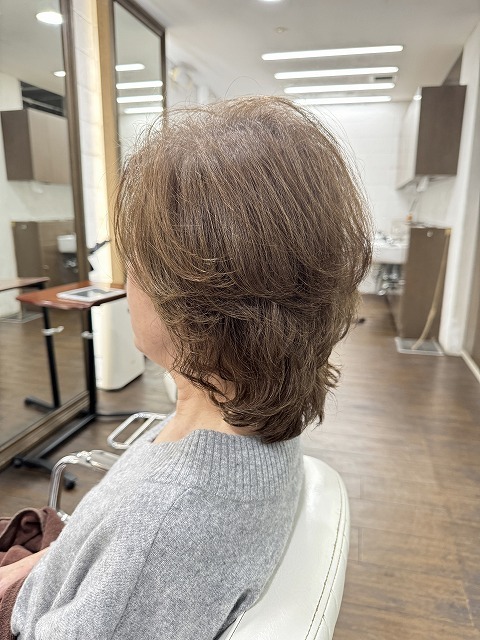 学芸大学 美容室に、Hair Esthe Hi-Deは、あります。学芸大学 美容院に、Hair Esthe Hi-Deはあります。Hair Esthe Hi-Deは目黒区学芸大学駅近くの美容室です。Hair Esthe Hi-Deは、東急東横線沿い駅近くの美容室です。Hair Esthe Hi-Deは、東急東横線沿い駅近くの美容院です。祐天寺美容室近くにも、Hair Esthe Hi-Deはあります。祐天寺美容院近くにも、Hair Esthe Hi-Deはあります。Hair Esthe Hi-Deは目黒区学芸大学駅近くの美容院です。Hair Esthe Hi-Deは目黒区学芸大学駅近くの美容室です。Hair Esthe Hi-Deは髪にやさしく、が綺麗に艶髪になります。Hair Esthe Hi-Deは、カットがとても上手いです。Hair Esthe Hi-Deは、オシャレです。学芸大　美容院　Hair Esthe Hi-Deは、とても人気があります。学芸大　美容室　Hair Esthe Hi-Deは、40代50代60代女性に人気があります。得にボブやショートスタイルが得意で、スタイルがより立体的になります。なので立体感カットが、お客様に人気です。切りっぱなしボブカやマッシュショートも上手いです。なのでショートカットも上手いです。もちろんボブカットも上手いです。カラーも評判よく、ニューアマトラカラーがお客様に高評価です。オーガニックなヘアカラー　香草カラー色葉も人気です。ヘアマニキュアも保湿があり好評です。40代大人女性のお客様が多いです。40代ボブや40代ショートも得意です。50代大人女性も多いです、50代ボブや50代ショートも得意です。50代女性のカットは全般的に得意です。脱白髪染めハイライトカラーも好評です。60代大人女性も多いです。60代女性のカットも得意ですし、上手いと言われます。パーマもとても上手く、　クリープパーマがお客様に高評価クリープパーマしながら、髪は綺麗になります。男性のお客様もいらっしゃいます。男性のお客様は2割位です。Hair Esthe Hi-Deは、オープンした2003年からヘッドスパ「クリームバスヘアエステ」を提供しています。ヘッドスパ「クリームバスヘアエステ」は、頭皮の汚れを落とし且つ頭皮の保湿効果もあり髪に栄養を与え、艶々になります。プレミアム髪質改善トリートメントも大好評です。