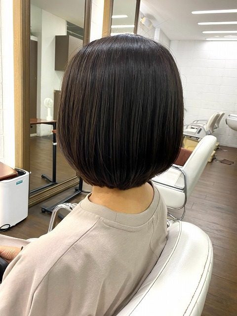 学芸大学 美容室に、Hair Esthe Hi-Deは、あります。学芸大学 美容院に、Hair Esthe Hi-Deはあります。Hair Esthe Hi-Deは目黒区学芸大学駅近くの美容室です。祐天寺 美容室近くにも、Hair Esthe Hi-Deはあります。祐天寺 美容院近くにも、Hair Esthe Hi-Deはあります。Hair Esthe Hi-Deは目黒区学芸大学駅近くの美容院です。Hair Esthe Hi-Deは髪にやさしく、が綺麗に艶髪になります。Hair Esthe Hi-Deカットがとても上手いです。得にボブやショートスタイルが得意で、スタイルがより立体的になります。なので立体感カットが、お客様に人気です。切りっぱなしボブやマッシュショートも得意です。カラーも評判よく、ニューアマトラカラーがお客様に高評価です。オーガニックなヘアカラー　香草カラー色葉も人気です。主に40代のお客様が多いです。50代のお客様も多いです。40代ボブや40代ショートも得意です。50代ボブや50代ショートもに人気があります。脱白髪染めカラーも好評です。パーマもとても上手く、　クリープパーマがお客様に高評価クリープパーマしながら、髪は綺麗になります。Hair Esthe Hi-Deは、オープンした2003年からヘッドスパ「クリームバスヘアエステ」を提供しています。ヘッドスパ「クリームバスヘアエステ」は、頭皮の汚れを落とし且つ頭皮の保湿効果もあり髪に栄養を与え、艶々になります。プレミアム髪質改善トリートメントで、「イオンコネクト・トリートメント」も大好評です。